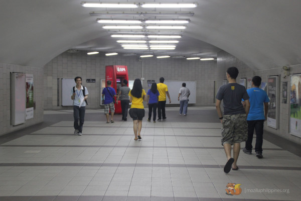 Strolling at the Ayala Underpass past 10pm on a Saturday ...