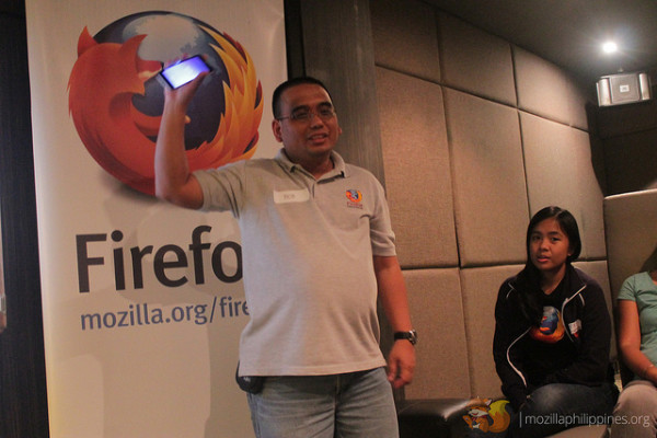Since there were a number of new faces during the meetup, I gave a brief introduction on what Mozilla is and what keeps the local community busy.