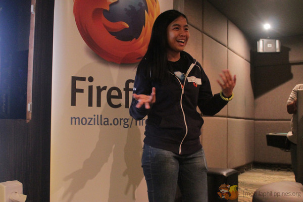 Faye gave an introduction to the Women & Mozilla (WoMoz) initiative. First time for the Cebu crowd to hear a talk about WoMoz.