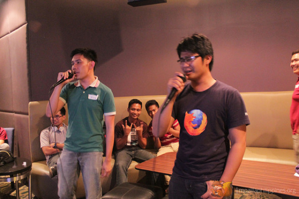 Ryan, after giving his Webmaker & Firefox Student Ambassadors talk, started the videoke session.