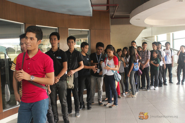 MozTour & Firefox OS Workshop participants lining up at the venue's entrance.