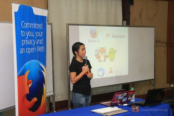 Faye Tandog orients the attendees about Mozilla.