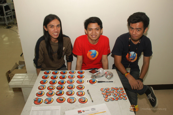 MozillaPH volunteers manning the MozTour Registration Counter.