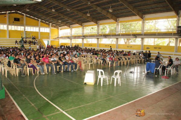 Snapshot of the crowd before we started with the MozTour.