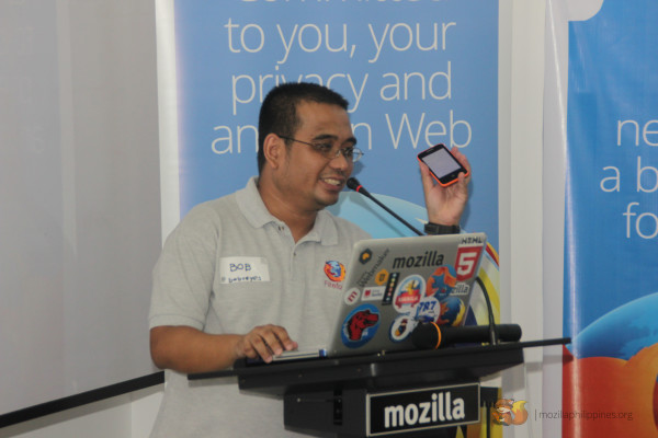 Mozilla Rep Bob Reyes presides over the meeting held at MozSpaceMNL.