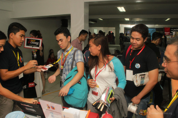 People who visited the MozillaPH had their badges stamped (for raffle) and went home with awesome Firefox swags.